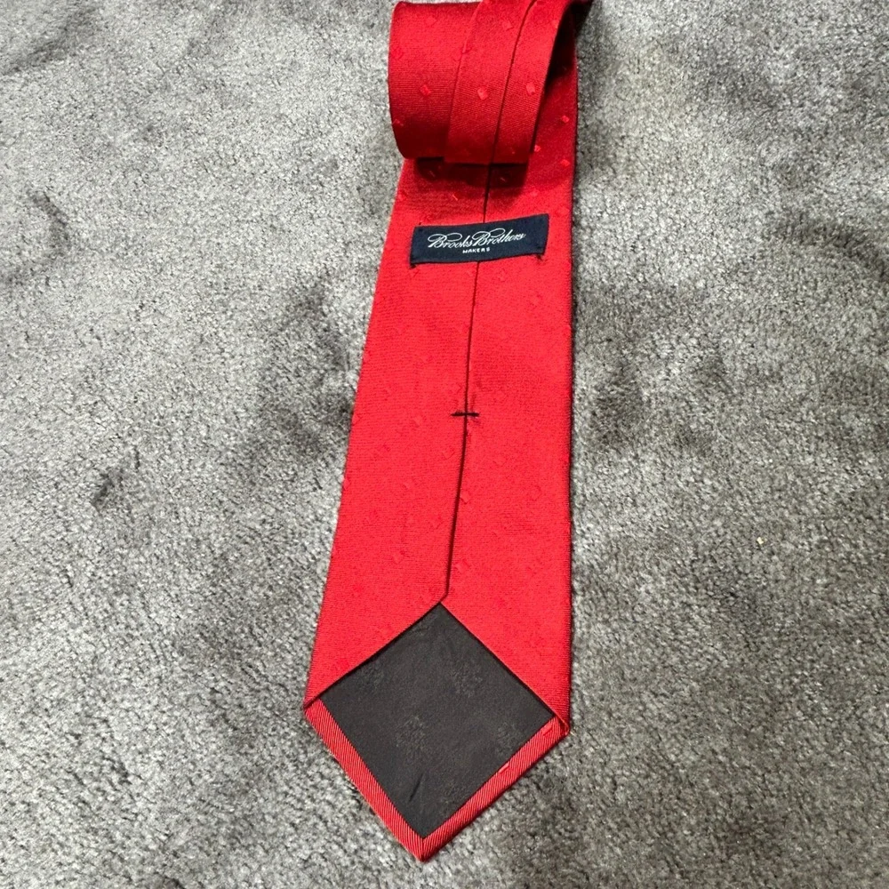 Brooks Brothers  Made in USA Pure Silk Tie Mens OS Red Diamond Material England